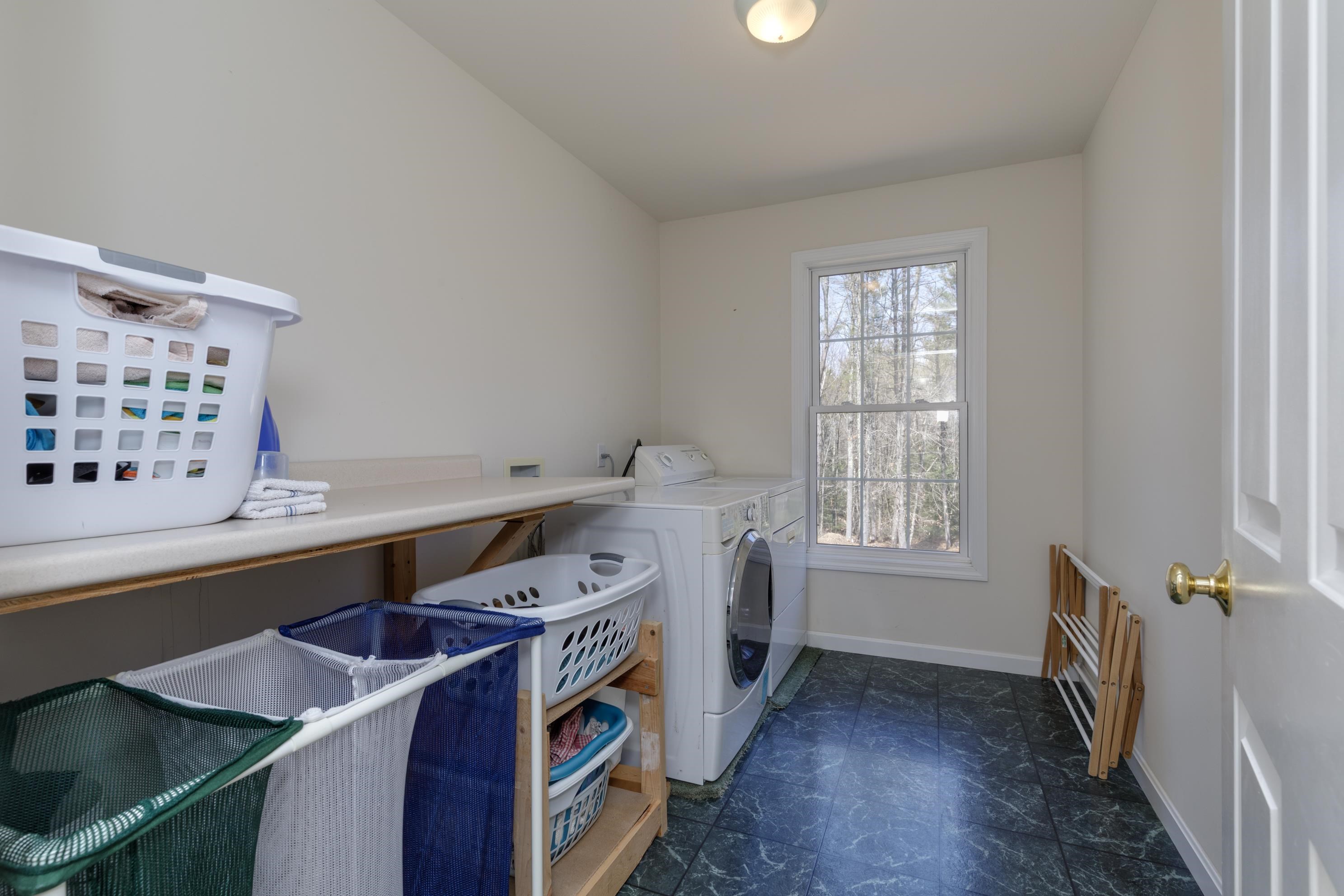 Deerfield, New Hampshire 03037, United States, 4 Bedrooms Bedrooms, ,3 BathroomsBathrooms,Residential,Pending,113866