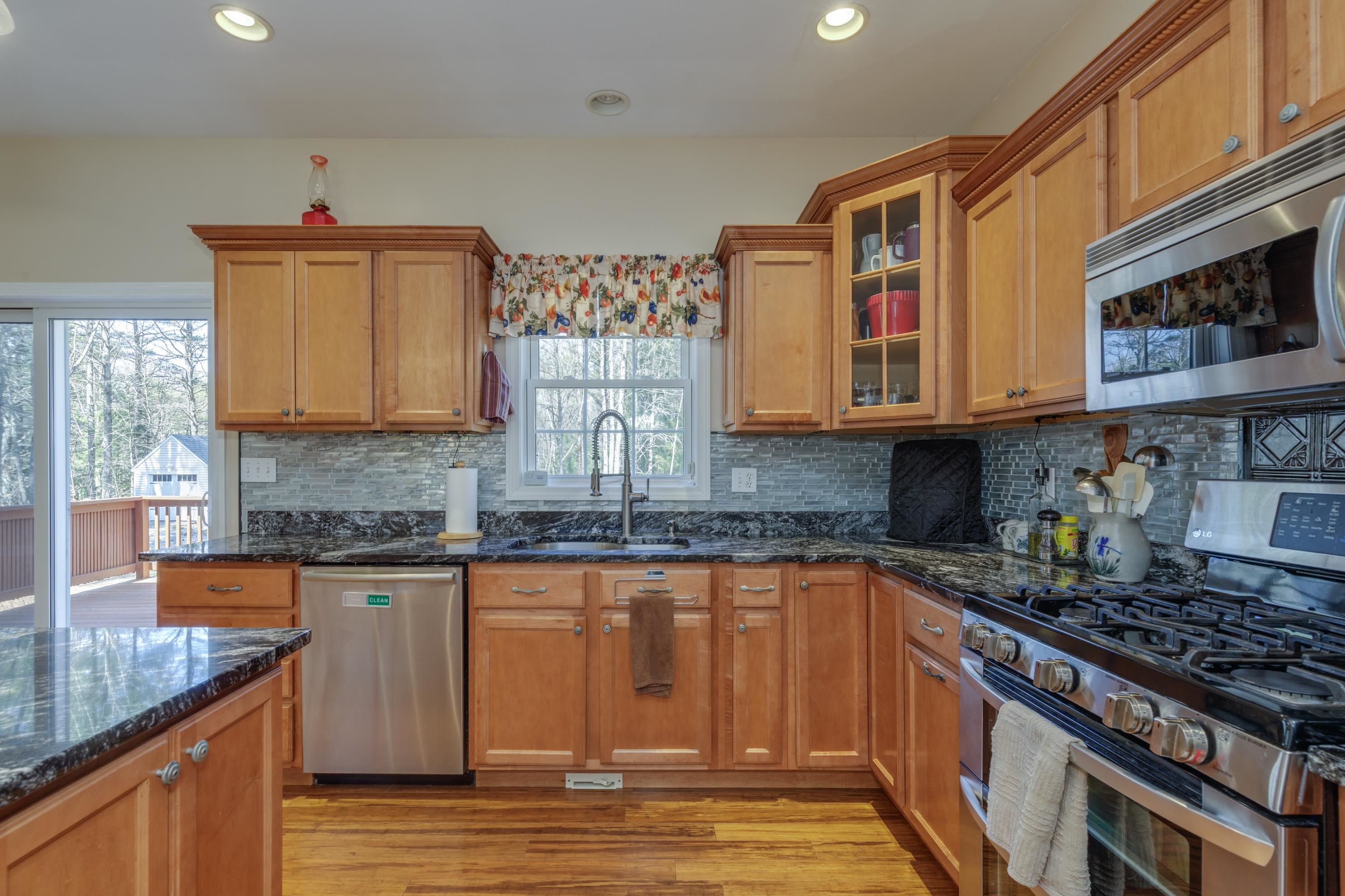 Deerfield, New Hampshire 03037, United States, 4 Bedrooms Bedrooms, ,3 BathroomsBathrooms,Residential,Pending,113866