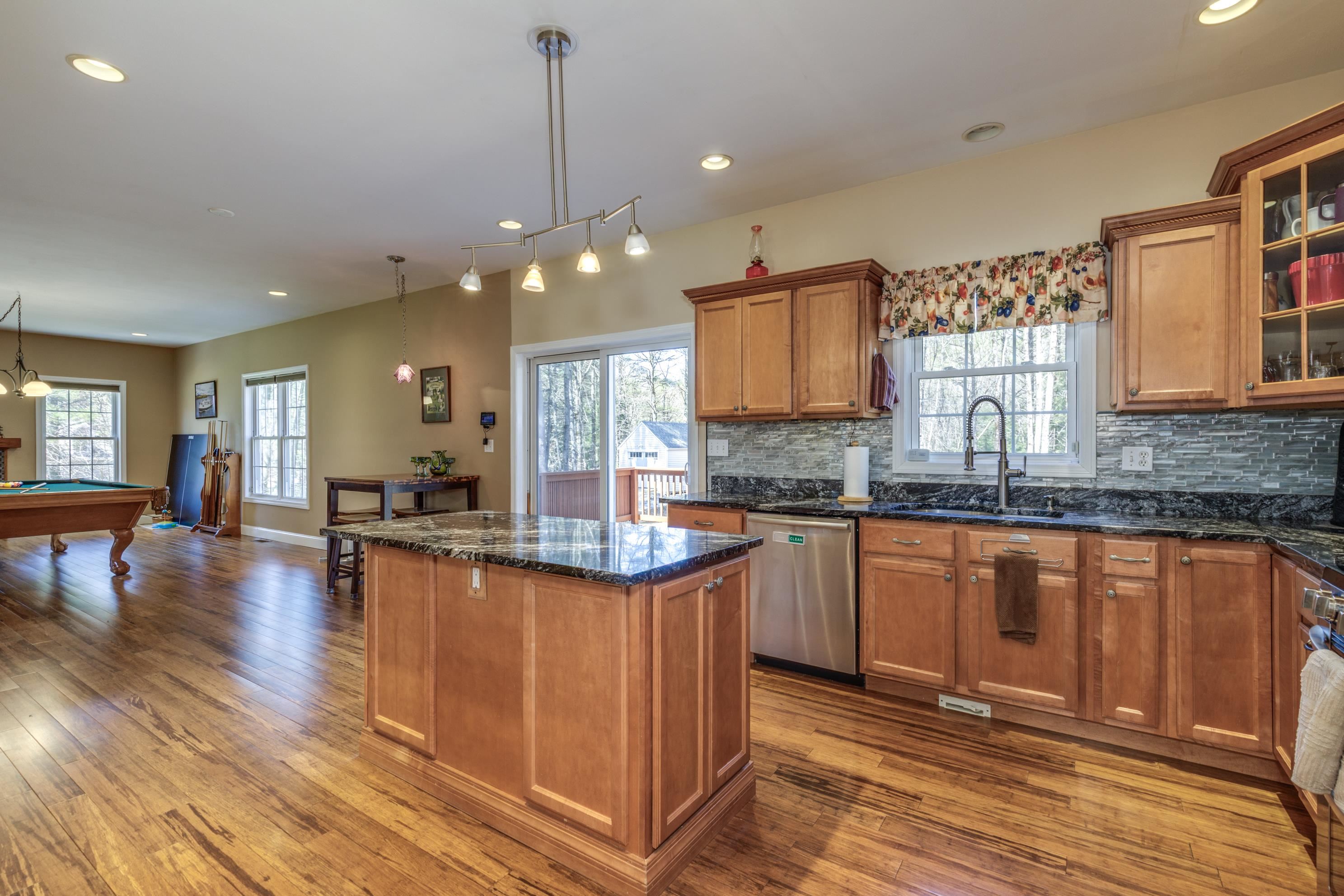 Deerfield, New Hampshire 03037, United States, 4 Bedrooms Bedrooms, ,3 BathroomsBathrooms,Residential,Pending,113866