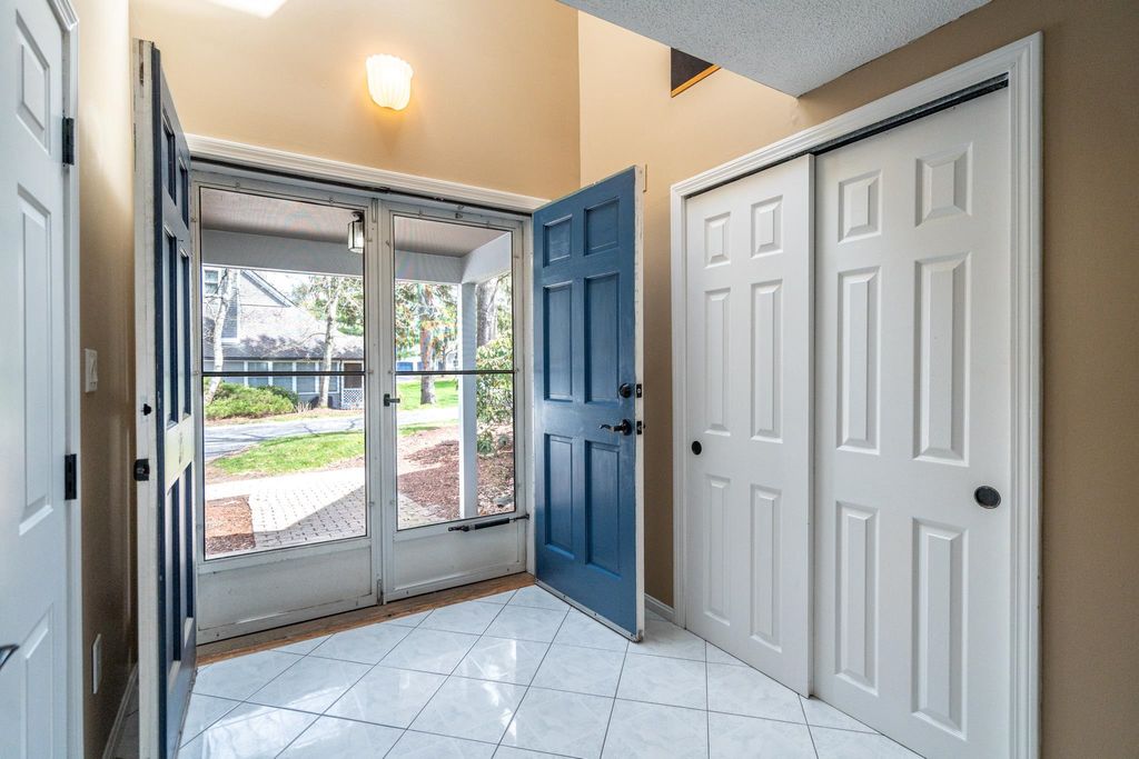 Photo of 23 Goldfinch Lane #U-89, Nashua, NH 03062 (MLS # 5086118)