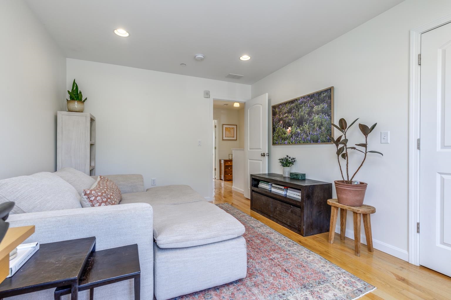 Derry, New Hampshire 03038, United States, 2 Bedrooms Bedrooms, ,2 BathroomsBathrooms,Residential,Pending,139083