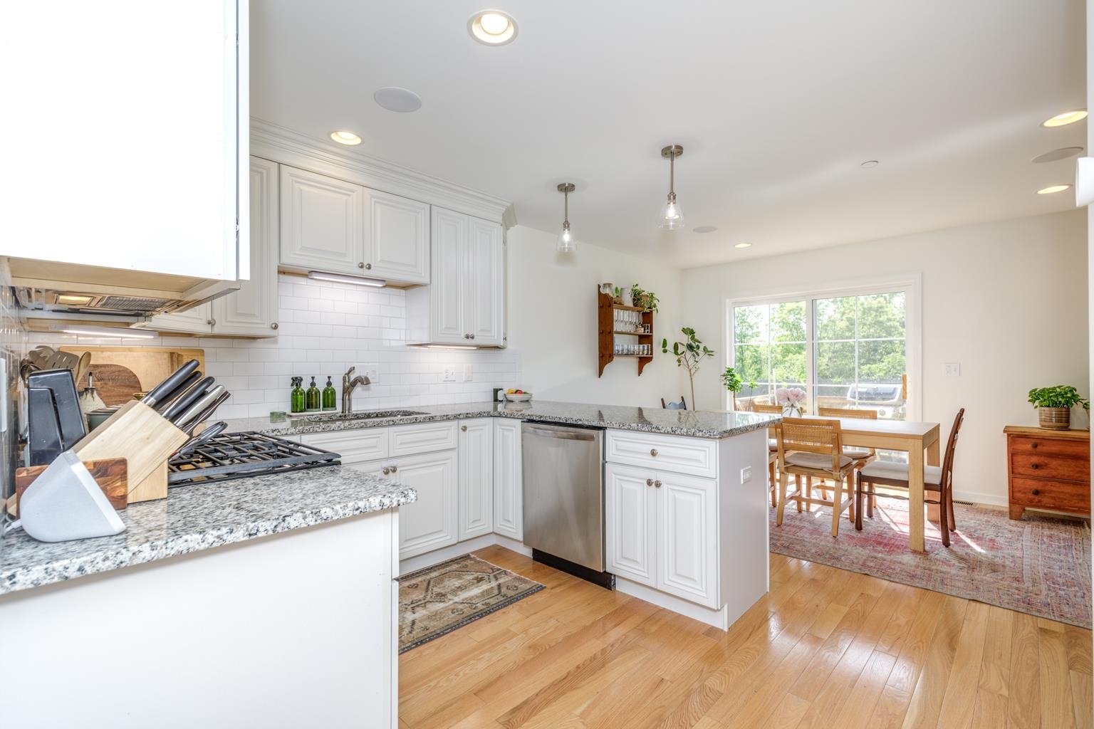 Derry, New Hampshire 03038, United States, 2 Bedrooms Bedrooms, ,2 BathroomsBathrooms,Residential,Pending,139083