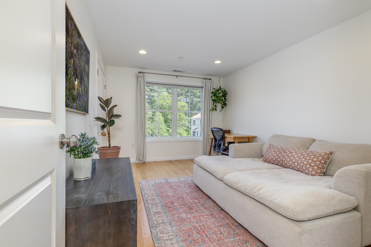 Derry, New Hampshire 03038, United States, 2 Bedrooms Bedrooms, ,2 BathroomsBathrooms,Residential,Pending,139083