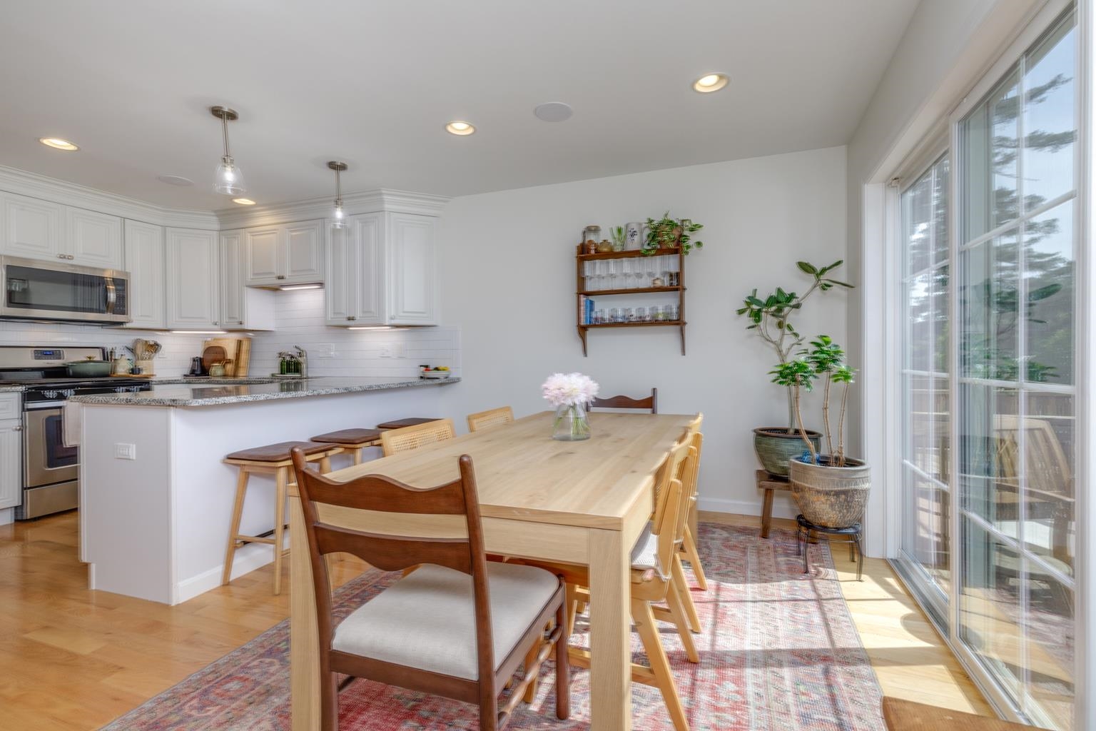 Derry, New Hampshire 03038, United States, 2 Bedrooms Bedrooms, ,2 BathroomsBathrooms,Residential,Pending,139083