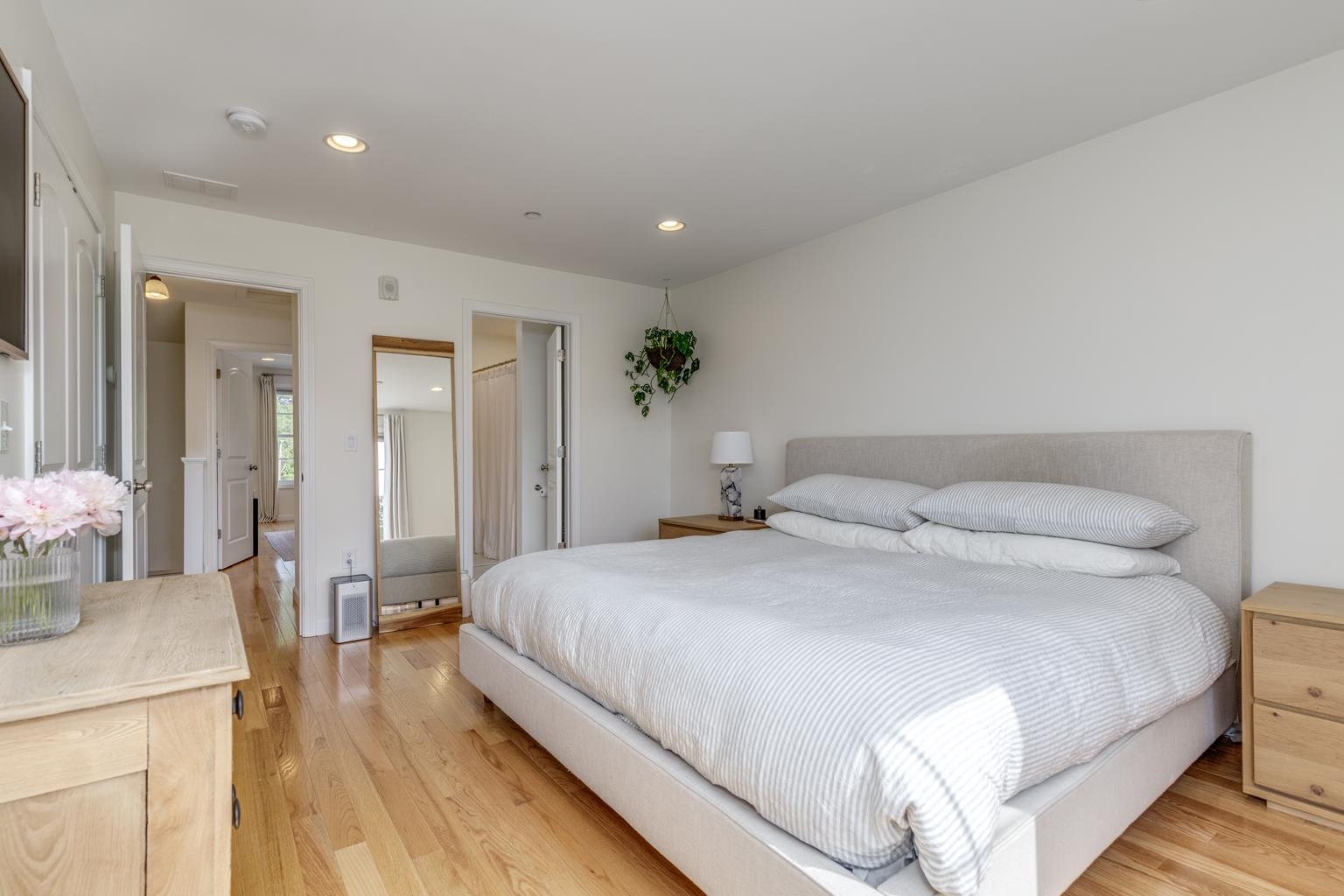 Derry, New Hampshire 03038, United States, 2 Bedrooms Bedrooms, ,2 BathroomsBathrooms,Residential,Pending,139083