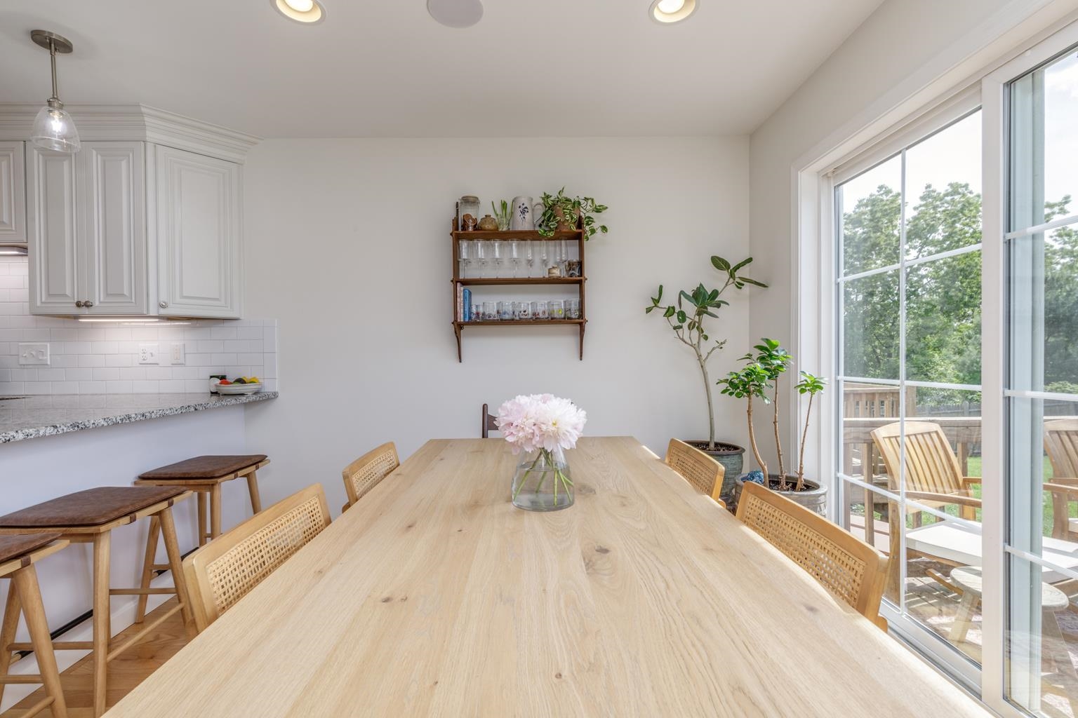 Derry, New Hampshire 03038, United States, 2 Bedrooms Bedrooms, ,2 BathroomsBathrooms,Residential,Pending,139083