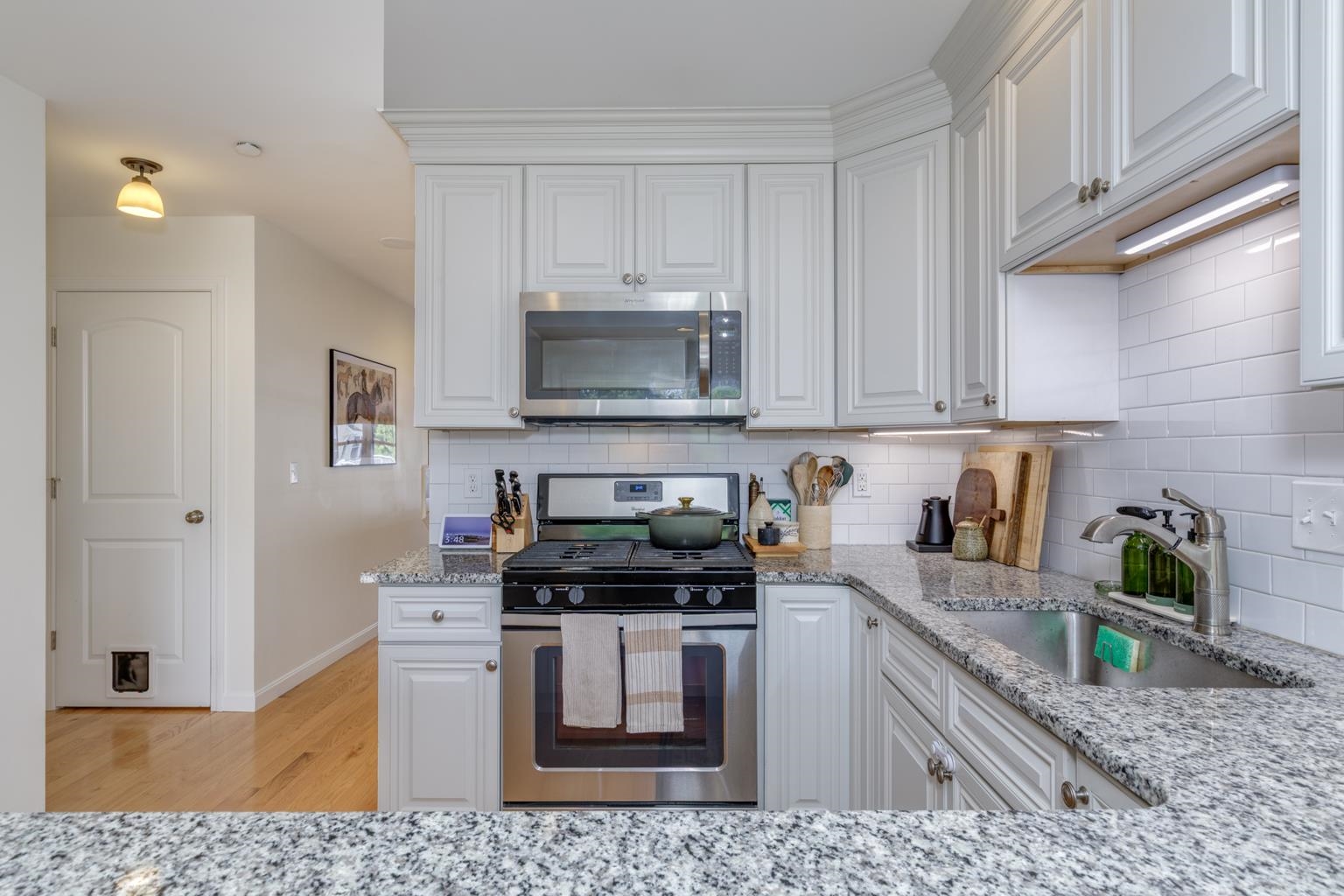 Derry, New Hampshire 03038, United States, 2 Bedrooms Bedrooms, ,2 BathroomsBathrooms,Residential,Pending,139083