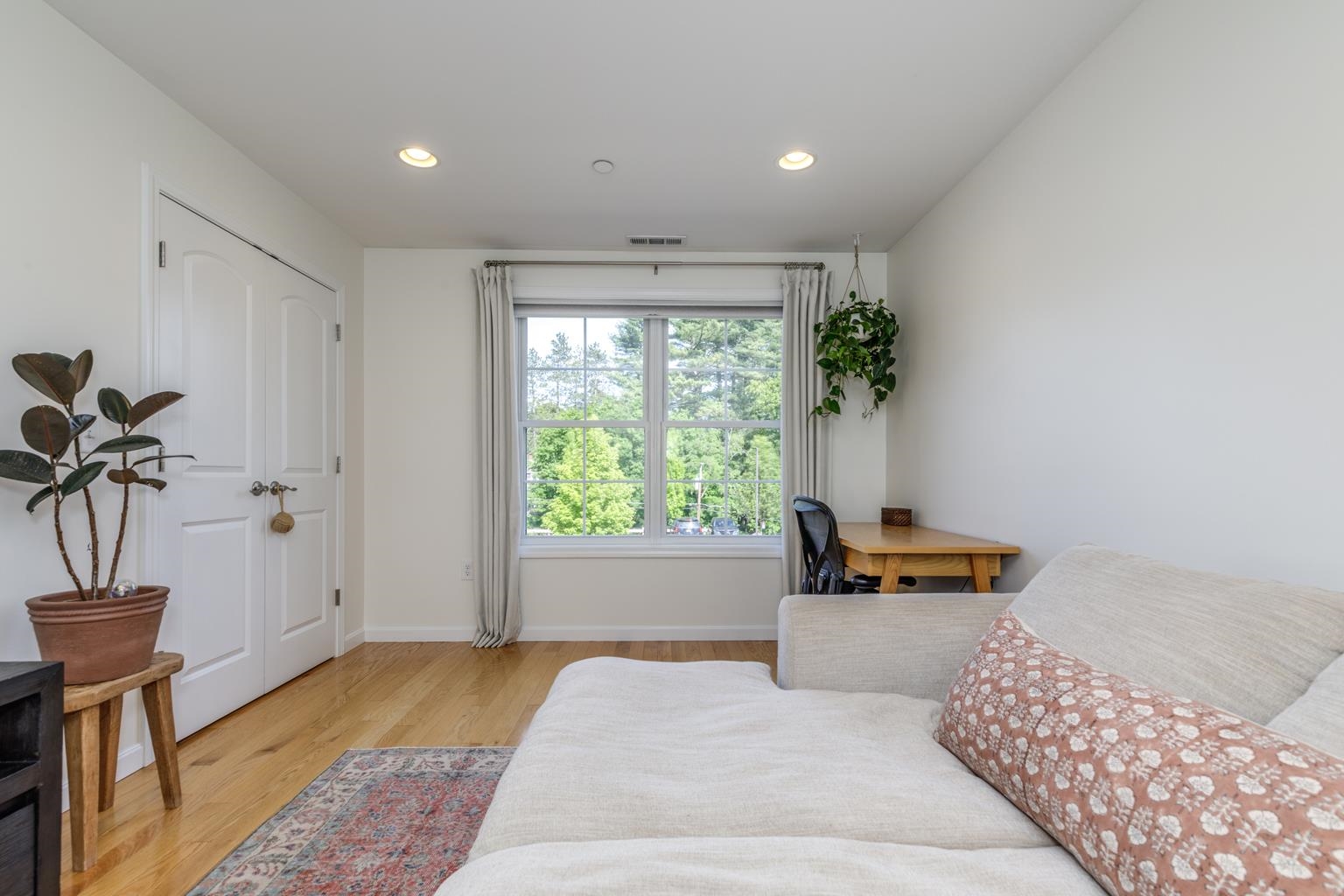 Derry, New Hampshire 03038, United States, 2 Bedrooms Bedrooms, ,2 BathroomsBathrooms,Residential,Pending,139083