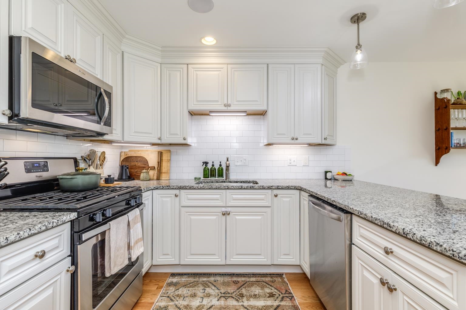 Derry, New Hampshire 03038, United States, 2 Bedrooms Bedrooms, ,2 BathroomsBathrooms,Residential,Pending,139083