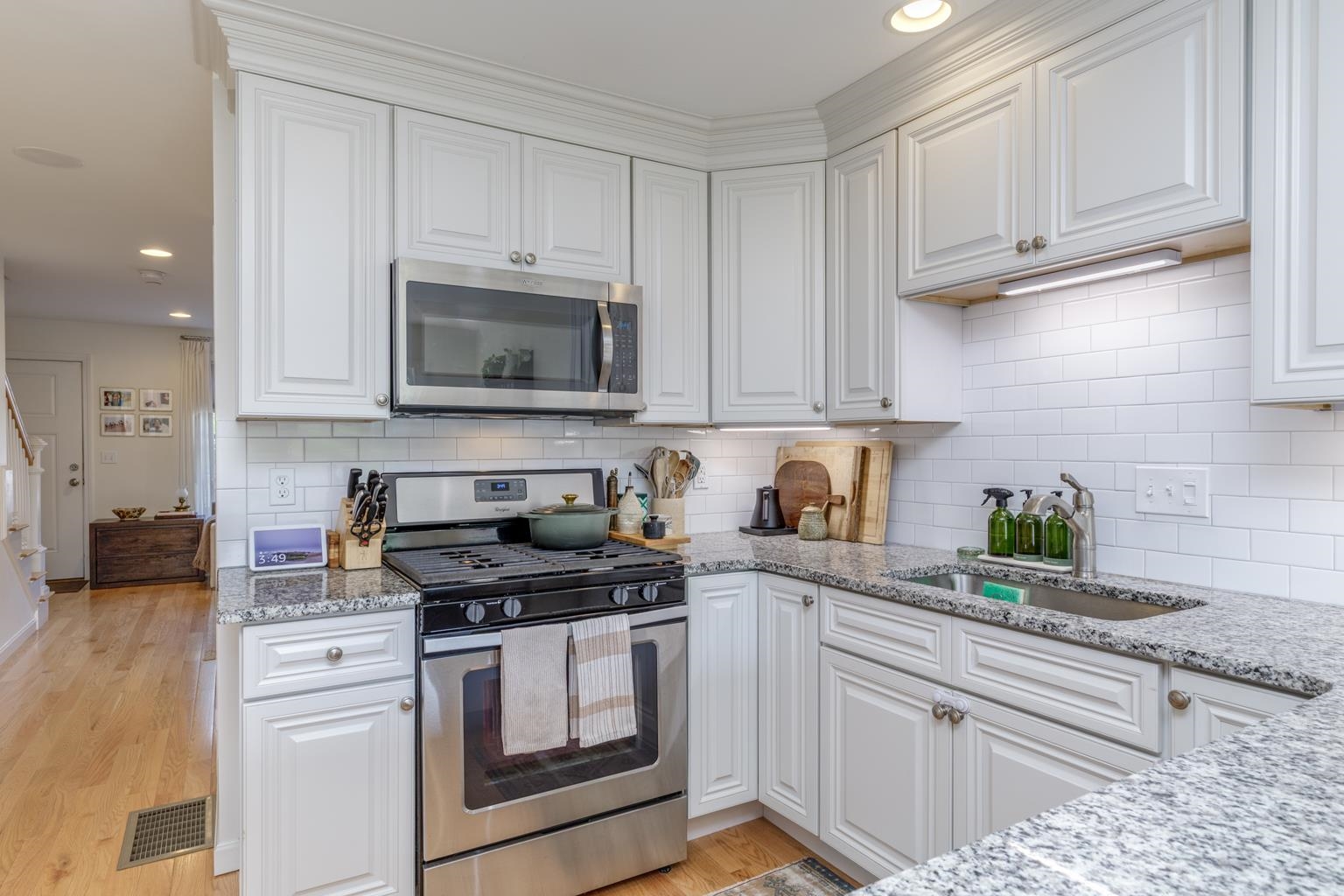 Derry, New Hampshire 03038, United States, 2 Bedrooms Bedrooms, ,2 BathroomsBathrooms,Residential,Pending,139083