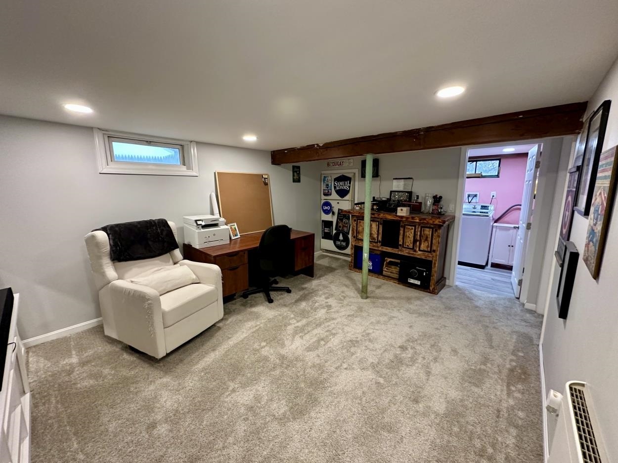 Manchester, New Hampshire 03109, United States, 3 Bedrooms Bedrooms, ,1 BathroomBathrooms,Residential,Pending,246917