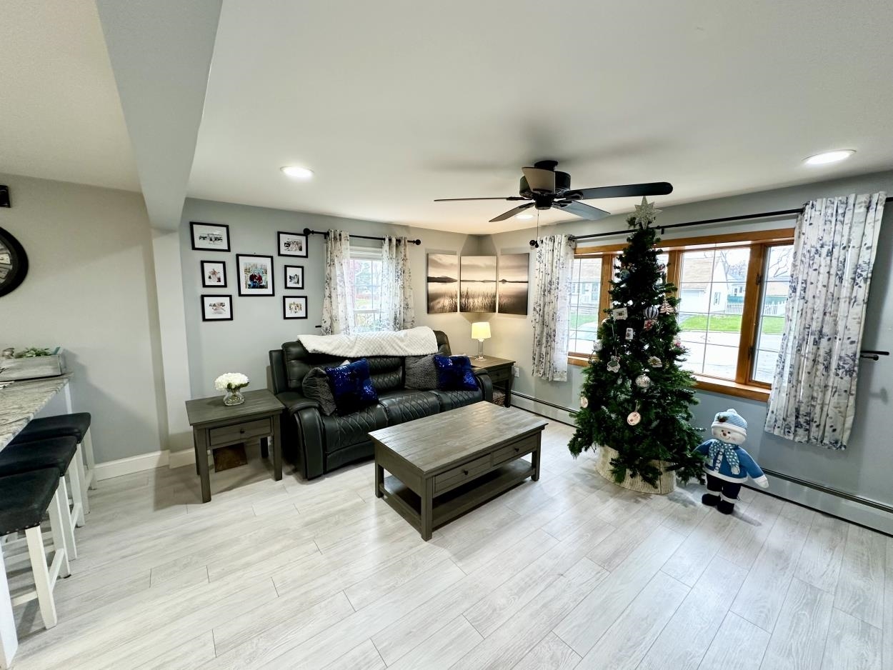 Manchester, New Hampshire 03109, United States, 3 Bedrooms Bedrooms, ,1 BathroomBathrooms,Residential,Pending,246917