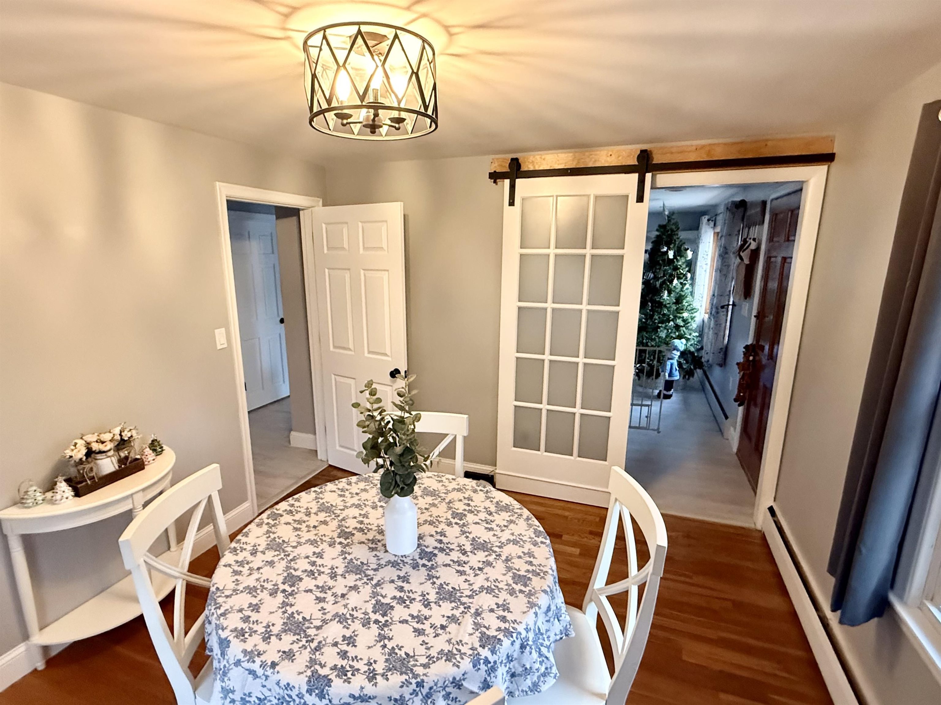 Manchester, New Hampshire 03109, United States, 3 Bedrooms Bedrooms, ,1 BathroomBathrooms,Residential,Pending,246917