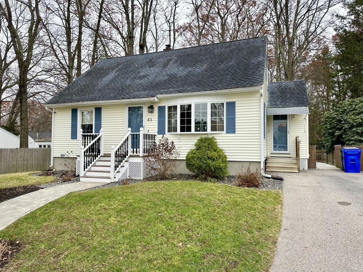 Manchester, New Hampshire 03109, United States, 3 Bedrooms Bedrooms, ,1 BathroomBathrooms,Residential,Pending,246917