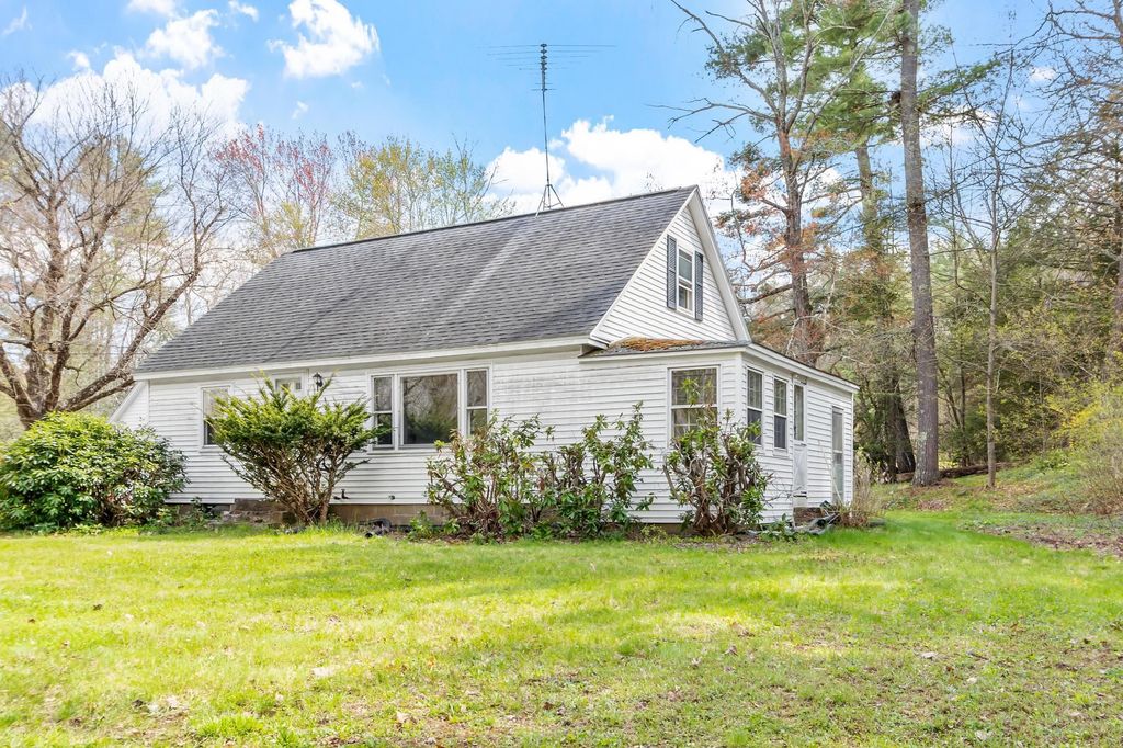 Photo of 94 Amherst Road, Merrimack, NH 03054 (MLS # 5088665)