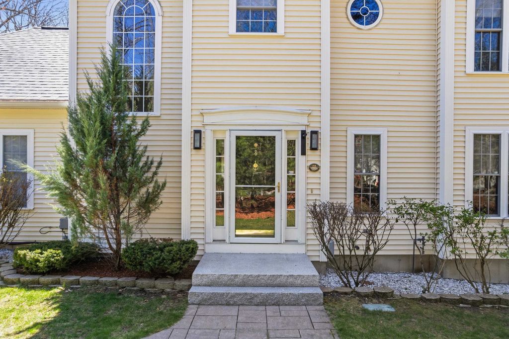 Photo of 8 Flag Court, Auburn, NH 03032 (MLS # 5085947)