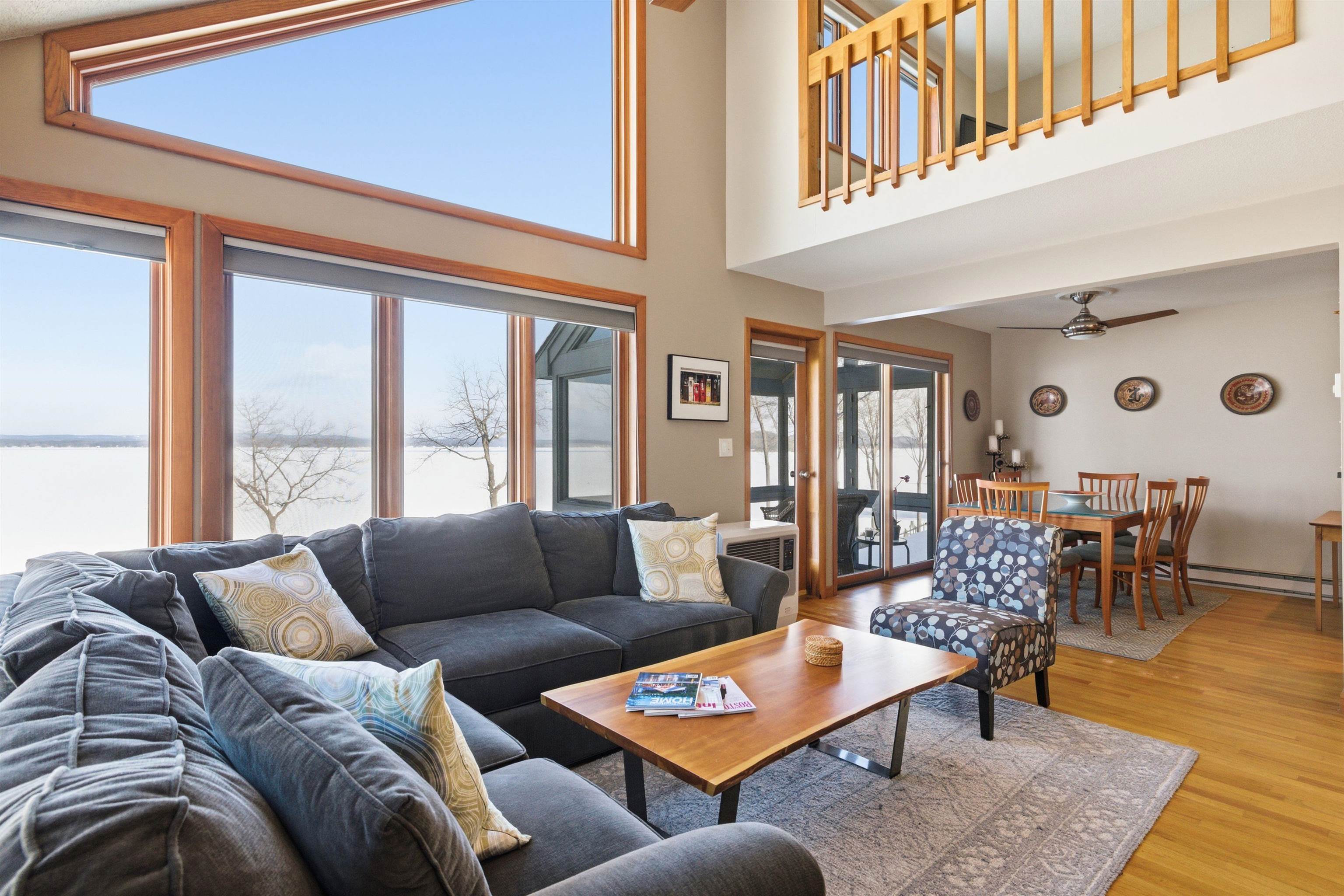 2696 Lake Shore Road 4