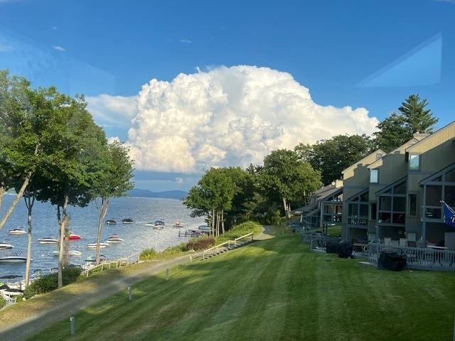 2696 Lake Shore Road 4