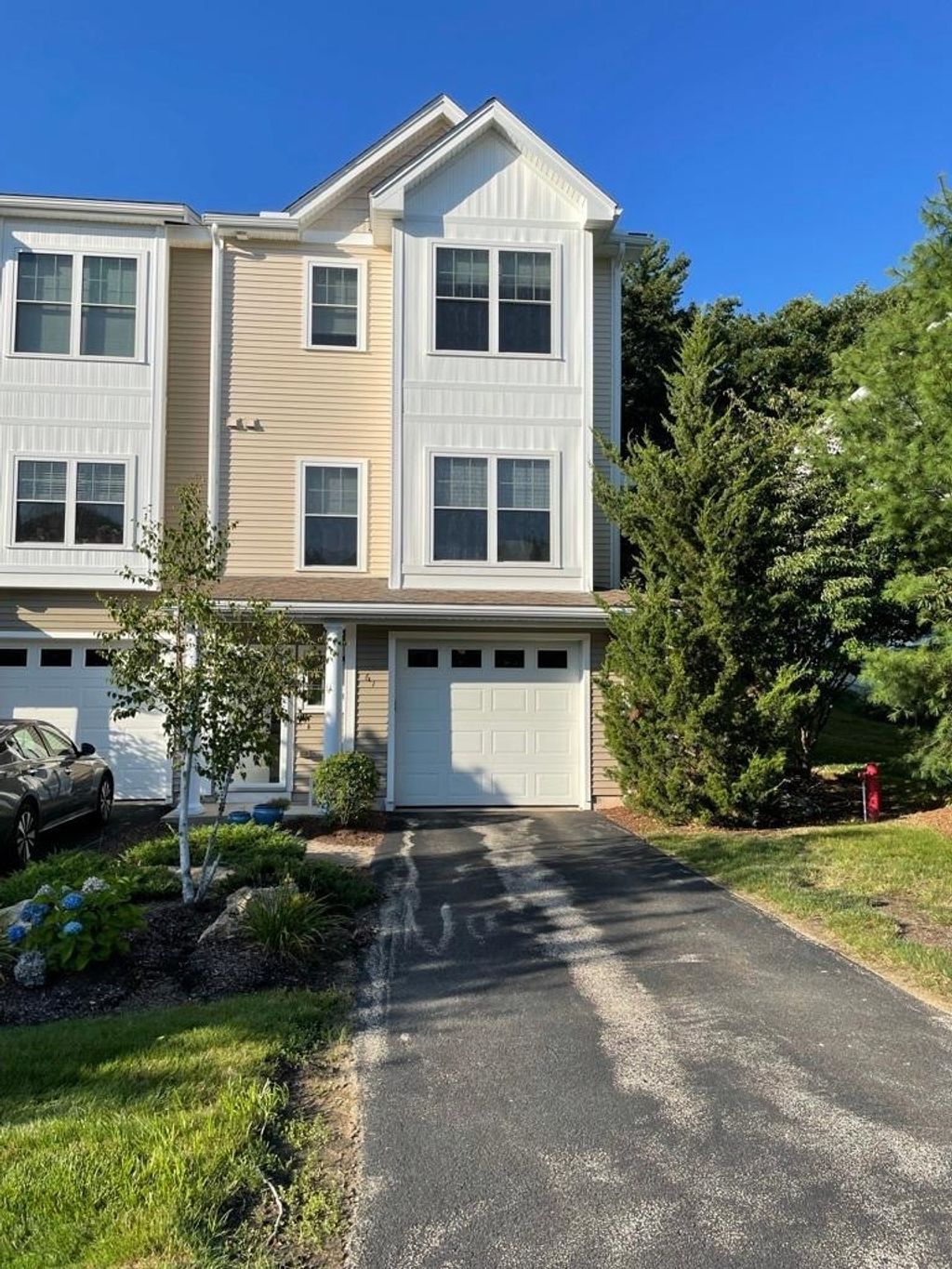 Photo of 61 Woodview Way, Manchester, NH 03102 (MLS # 5064441)