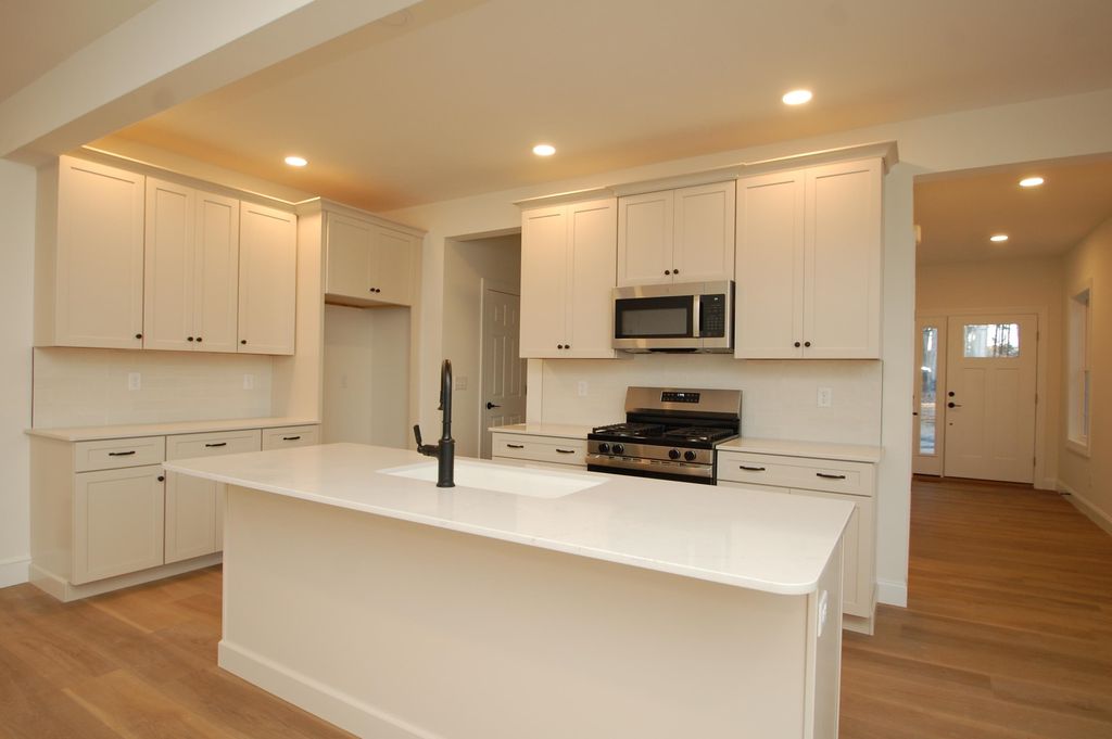 Photo of 27 Griffin Road, Hudson, NH 03051 (MLS # 5072566)