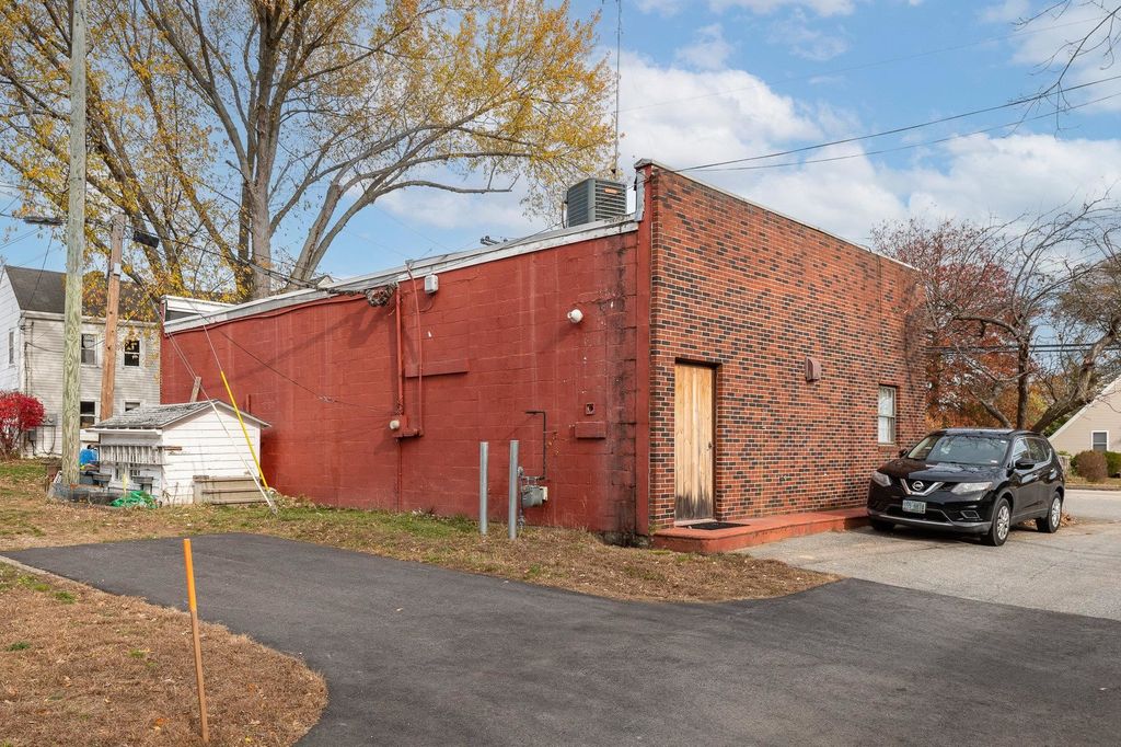 Photo of 1290 Woodbury Avenue, Portsmouth, NH 03801 (MLS # 5069760)