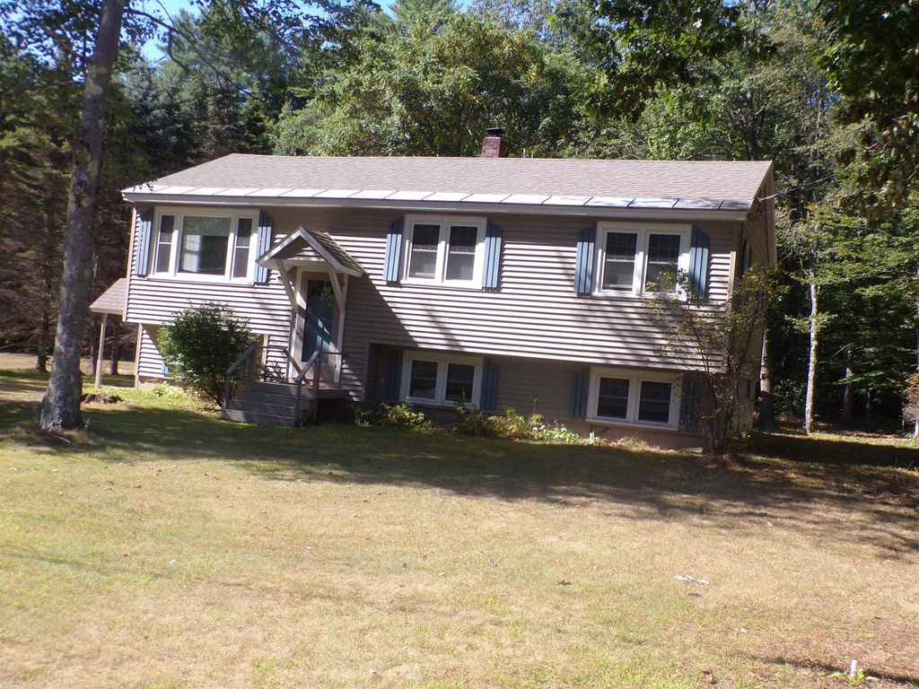 Photo of 122 New Chester Road, Hill, NH 03243 (MLS # 5059723)