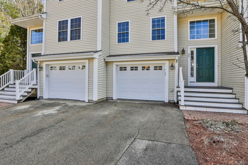 Photo of 92 Barrington Avenue, Nashua, NH 03062 (MLS # 5080873)