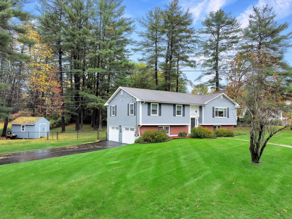 Photo of 11 Cardinal Drive, Hudson, NH 03051 (MLS # 5066881)