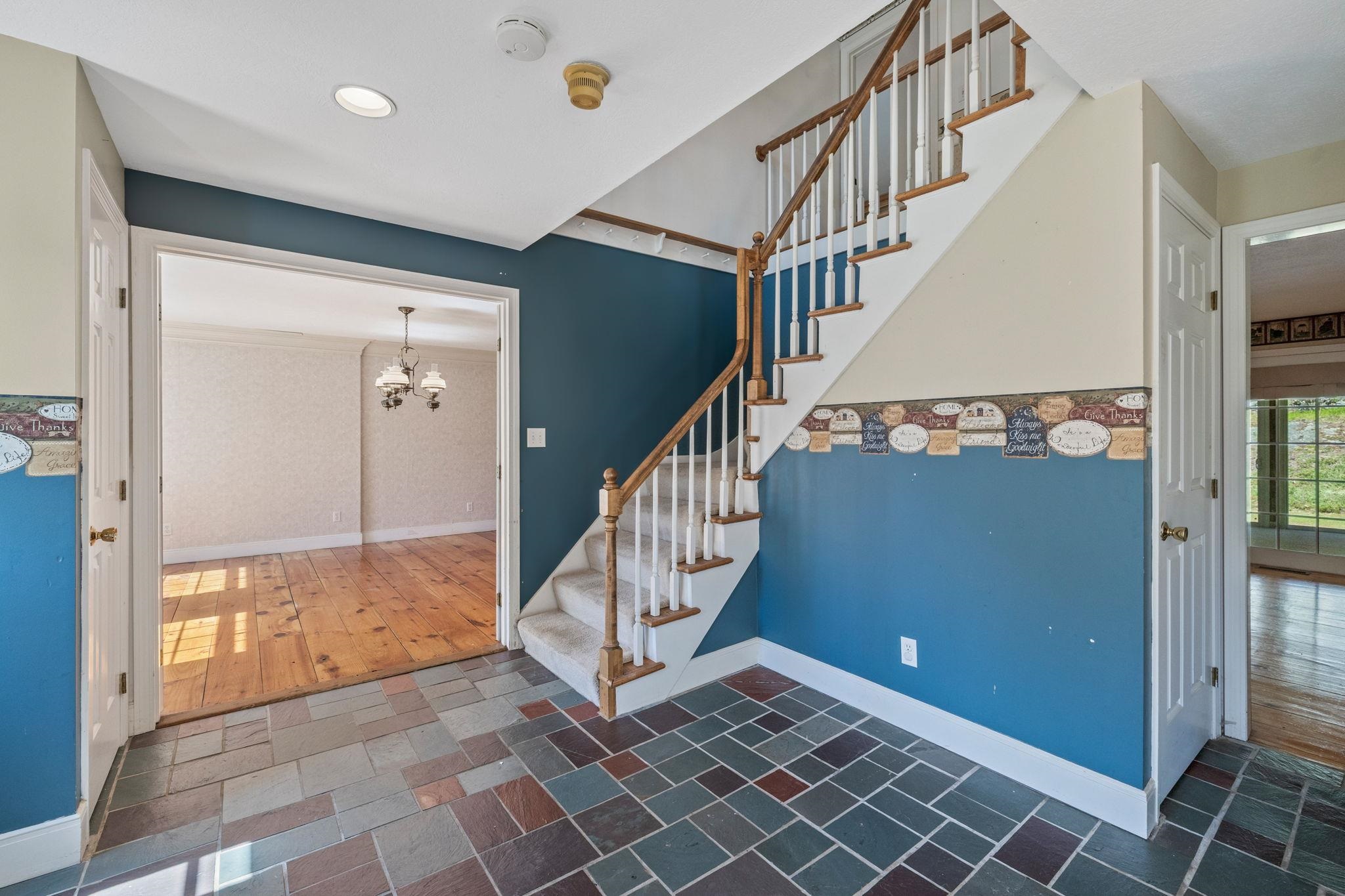 7 Rose Lane