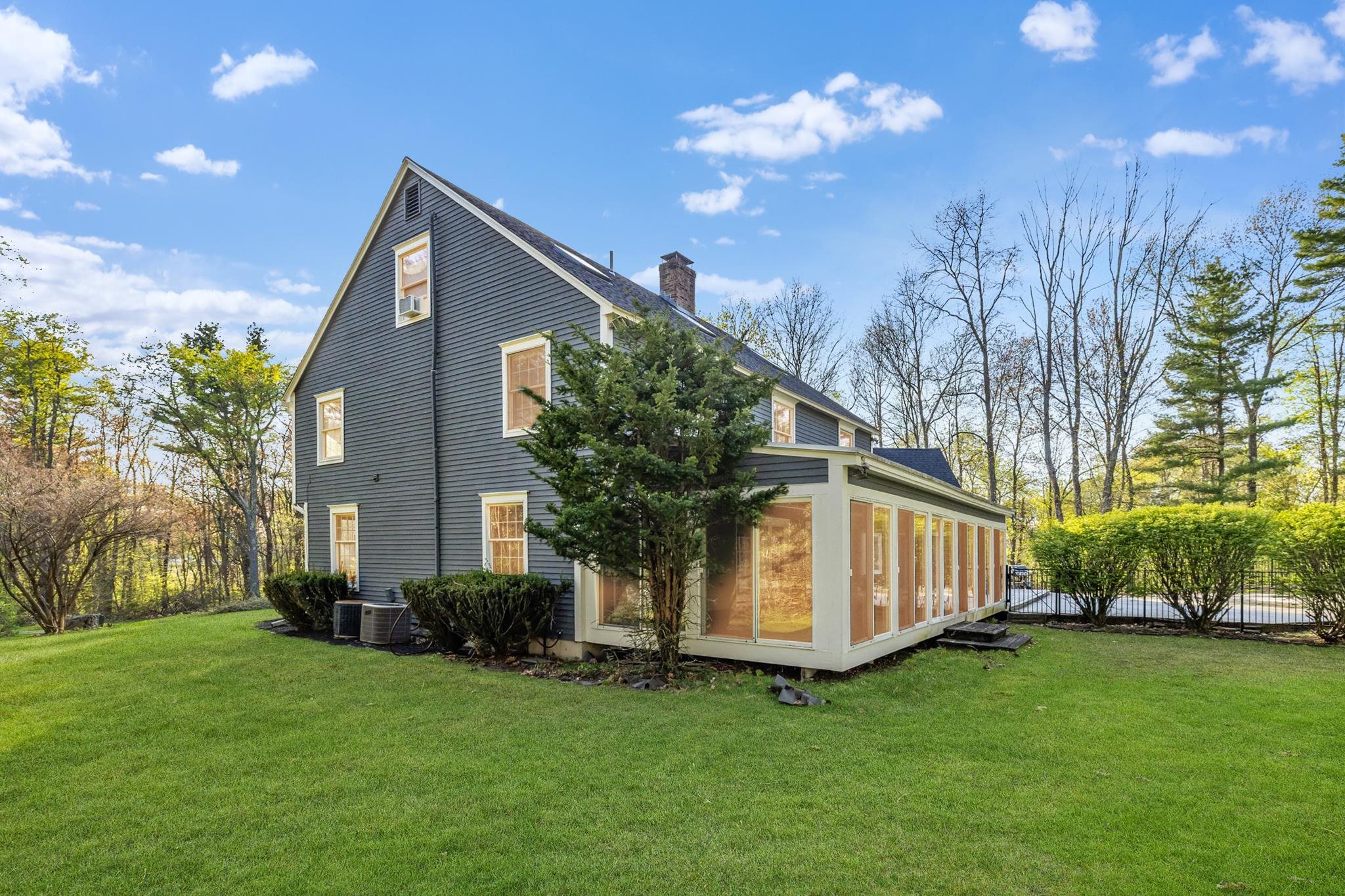 7 Rose Lane