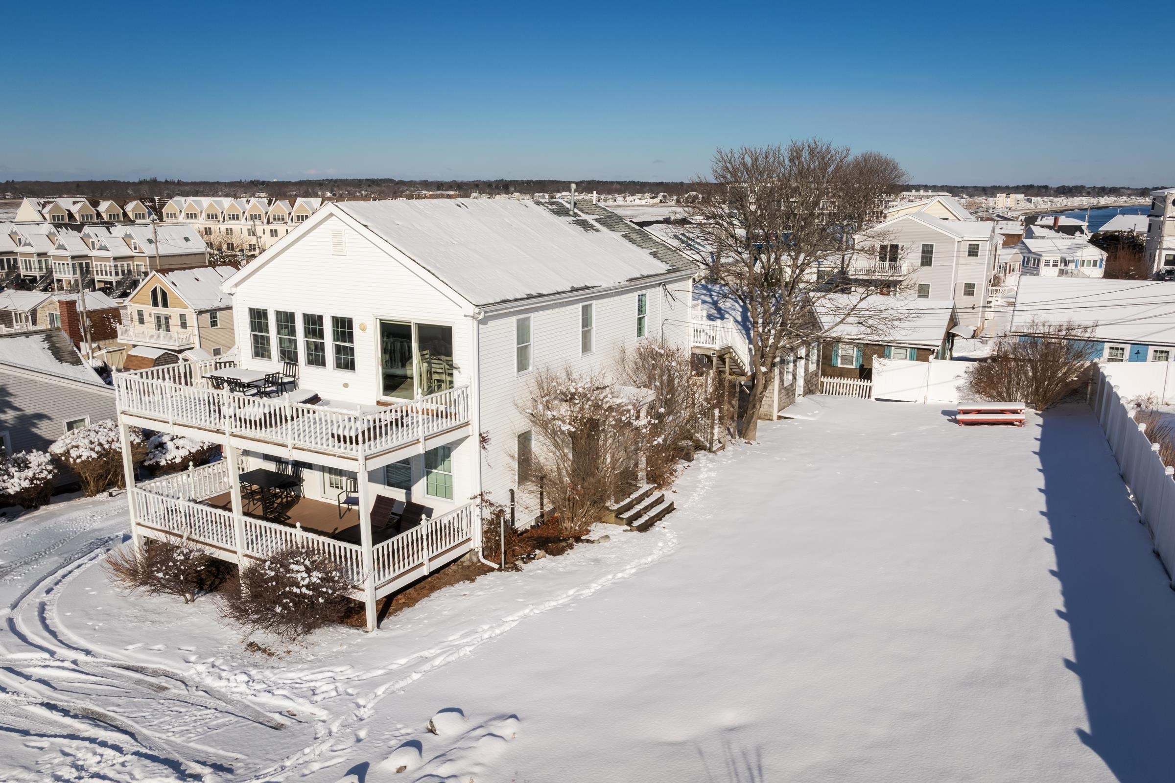 11 Great Boars Head Avenue