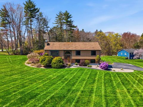 Photo of 101 Harper Ridge Road, Hampstead, NH 03826 (MLS # 5087546)