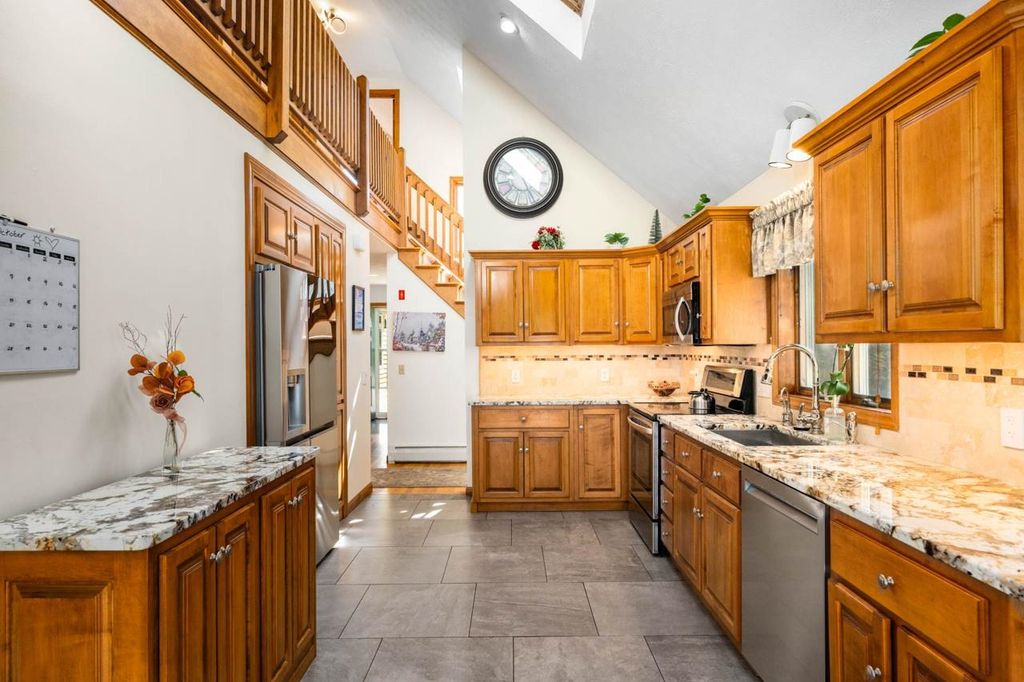 Photo of 32 Lindsay Road, Hooksett, NH 03106 (MLS # 5064385)