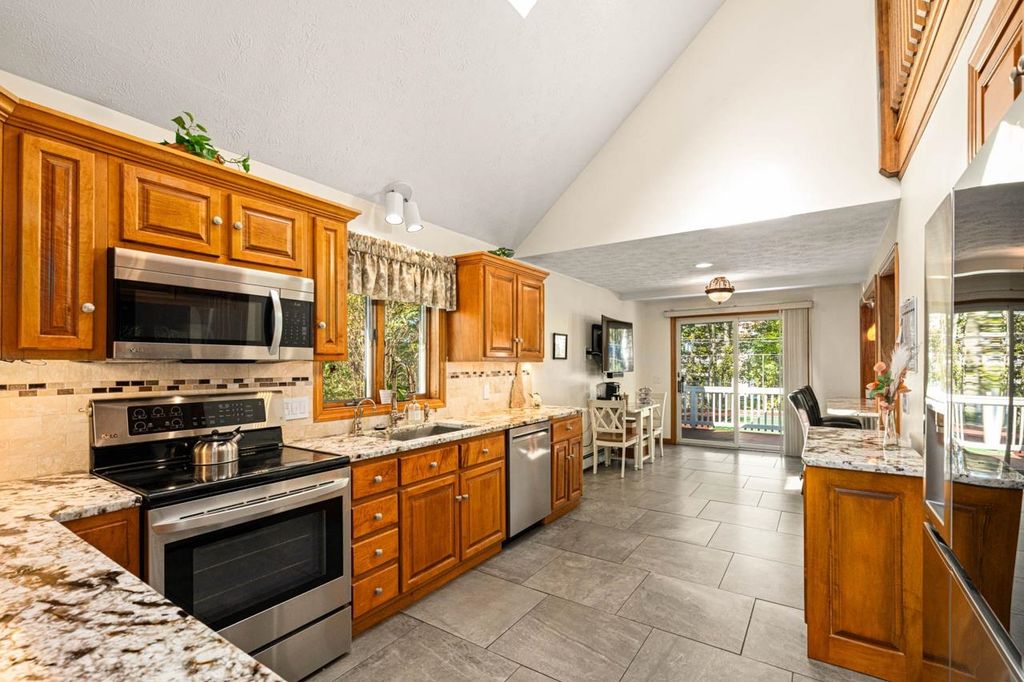 Photo of 32 Lindsay Road, Hooksett, NH 03106 (MLS # 5064385)