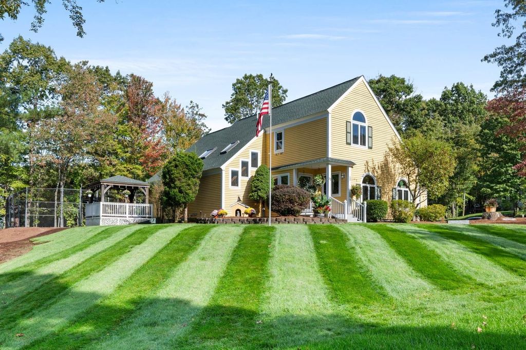 Photo of 32 Lindsay Road, Hooksett, NH 03106 (MLS # 5064385)