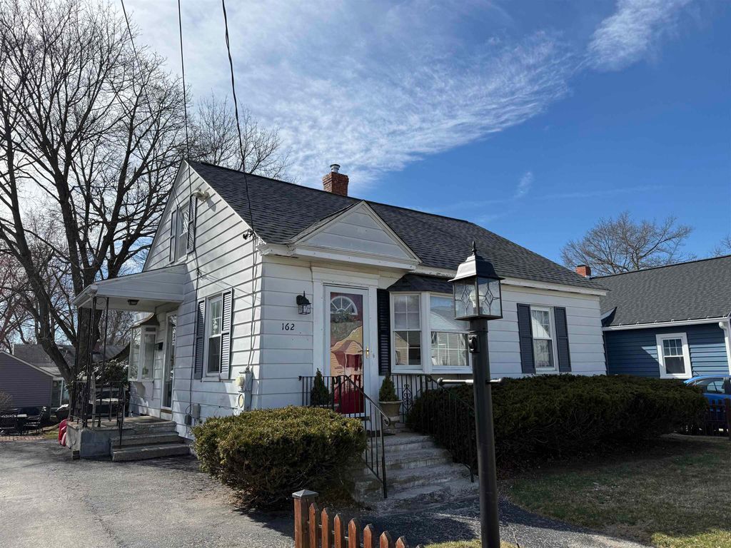 Photo of 162 Knowlton Street, Manchester, NH 03103 (MLS # 5082088)