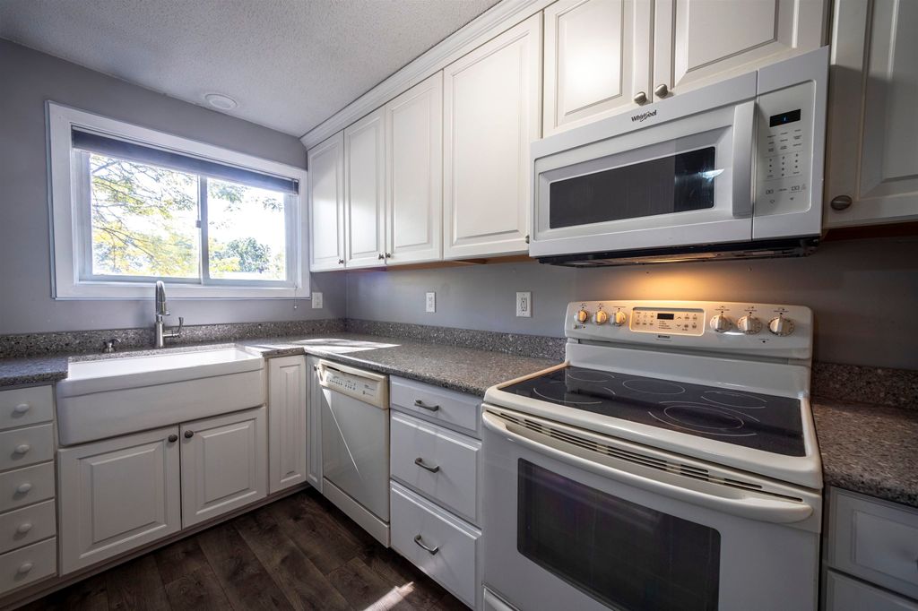 Photo of 50 Thornhill Road, Stratham, NH 03885 (MLS # 5064012)
