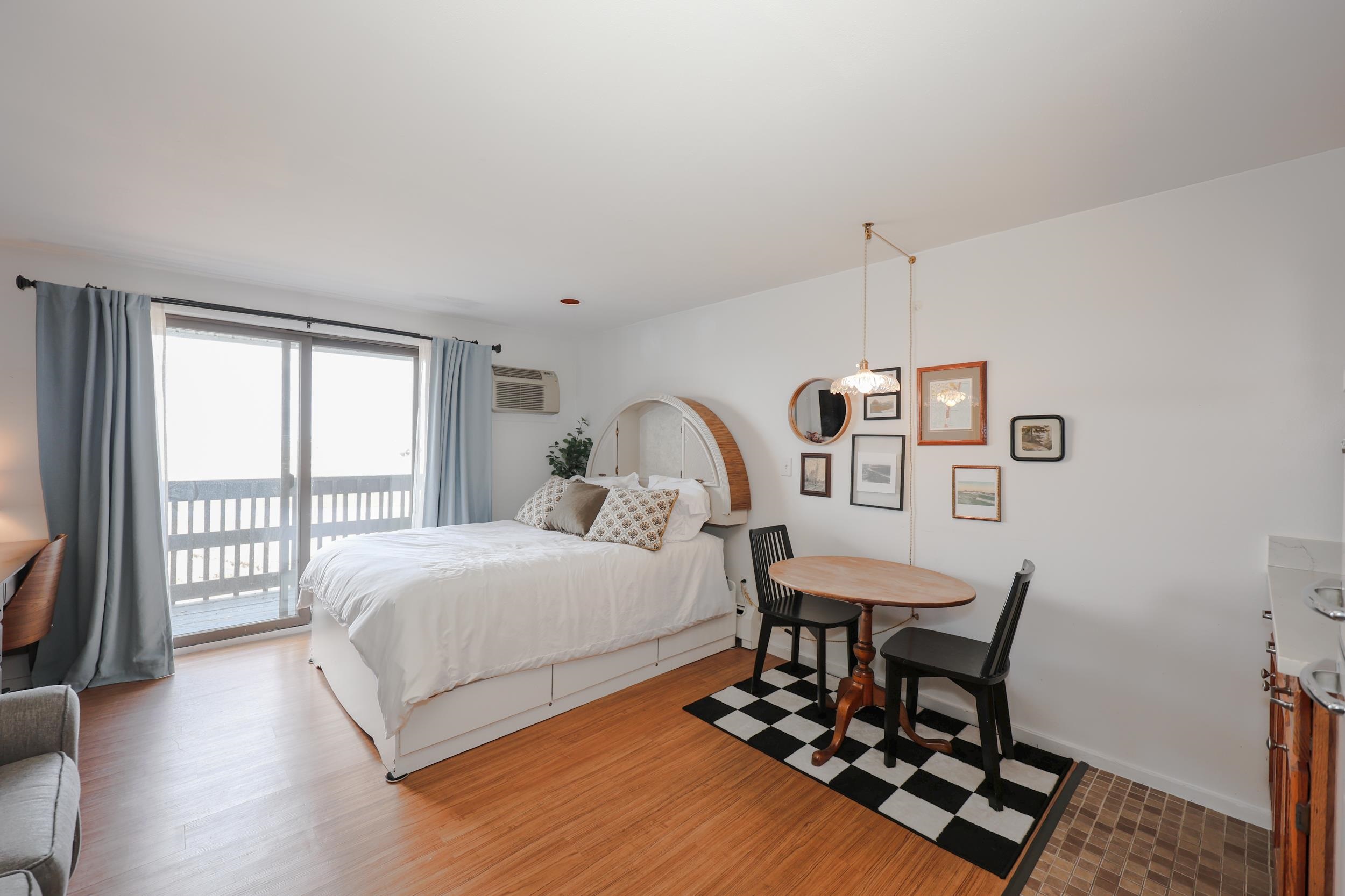 415 Ocean Boulevard 3E