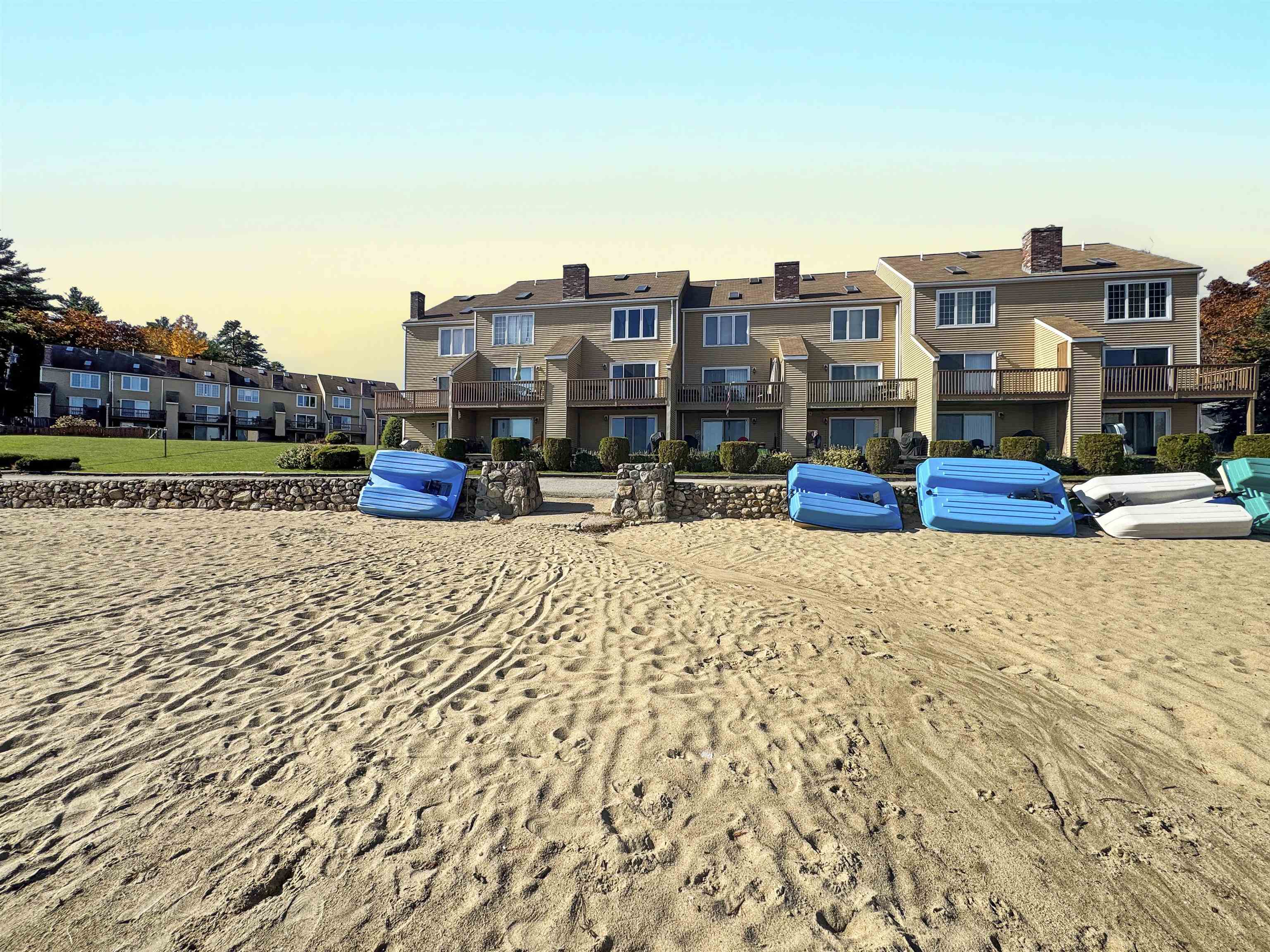 Ossipee, New Hampshire 03814, United States, 2 Bedrooms Bedrooms, ,4 BathroomsBathrooms,Residential,Pending,121165