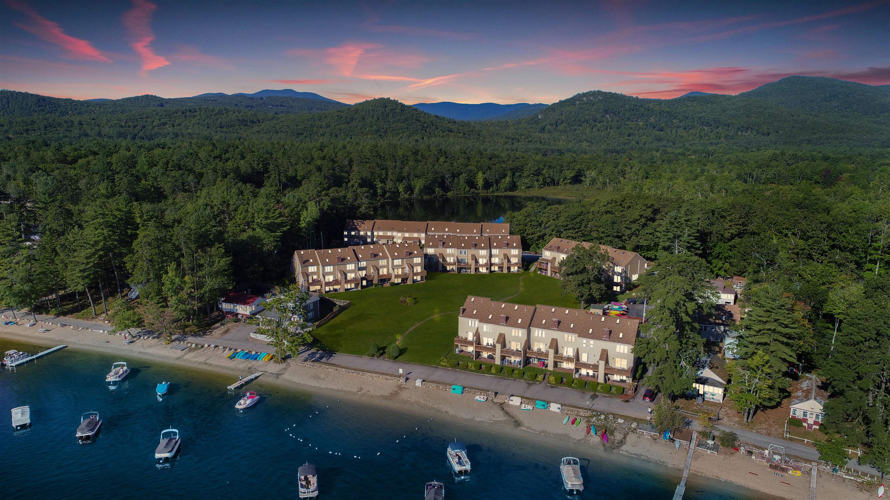 Ossipee, New Hampshire 03814, United States, 2 Bedrooms Bedrooms, ,4 BathroomsBathrooms,Residential,Pending,121165