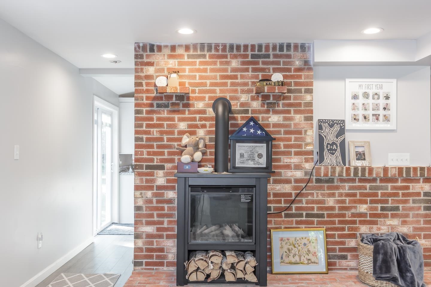 Sandown, New Hampshire 03873, United States, 3 Bedrooms Bedrooms, ,3 BathroomsBathrooms,Residential,Active,211897