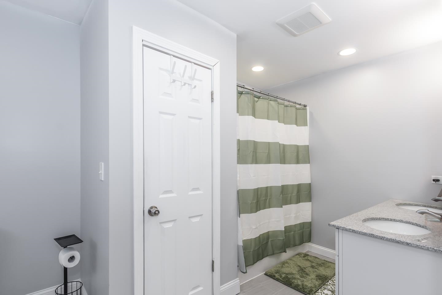 Sandown, New Hampshire 03873, United States, 3 Bedrooms Bedrooms, ,3 BathroomsBathrooms,Residential,Active,211897