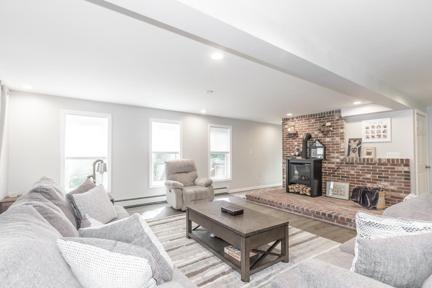 Sandown, New Hampshire 03873, United States, 3 Bedrooms Bedrooms, ,3 BathroomsBathrooms,Residential,Active,211897