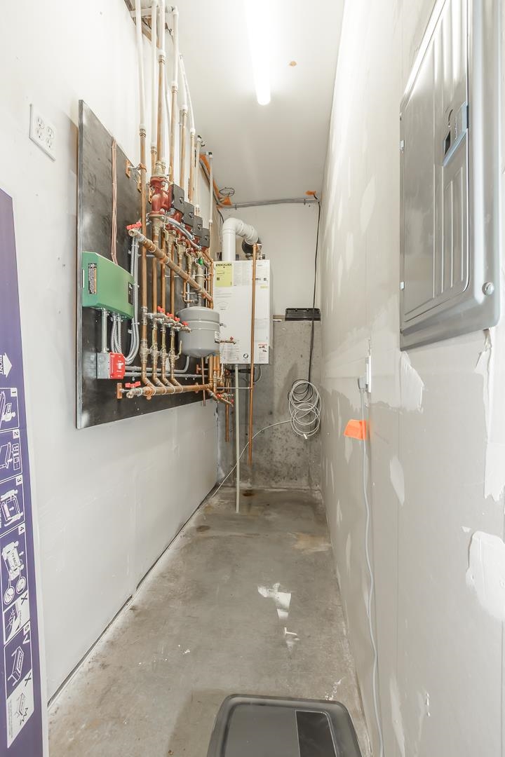 Sandown, New Hampshire 03873, United States, 3 Bedrooms Bedrooms, ,3 BathroomsBathrooms,Residential,Active,211897