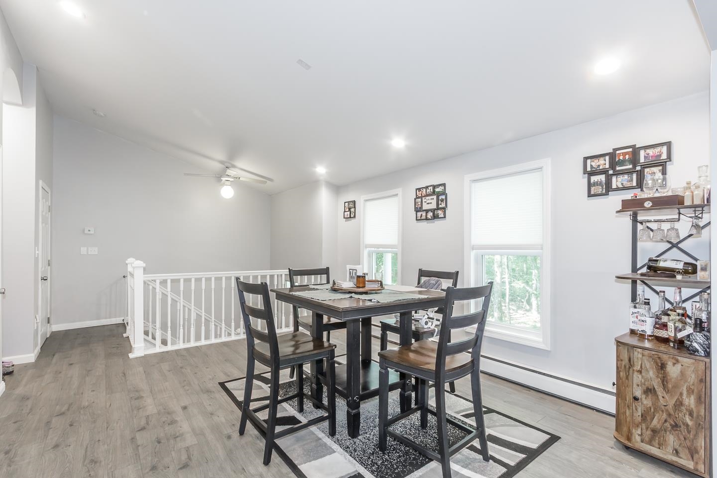 Sandown, New Hampshire 03873, United States, 3 Bedrooms Bedrooms, ,3 BathroomsBathrooms,Residential,Active,211897