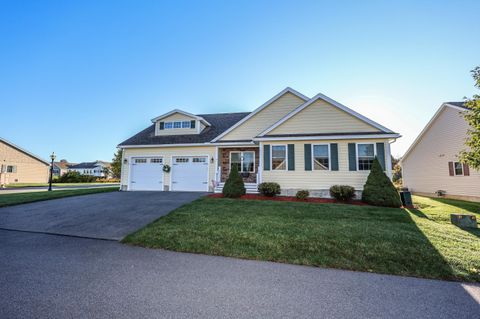 Photo of 2 Weymouth Court, Hudson, NH 03051 (MLS # 5063904)