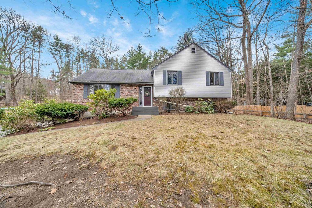 Photo of 1 Williamsburg Drive, Amherst, NH 03031 (MLS # 5082501)