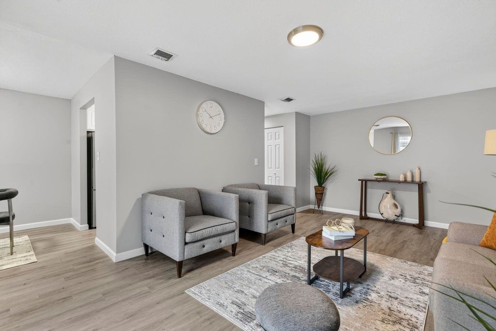 Photo of 3 Louisburg Square #1, Nashua, NH 03060 (MLS # 5084861)