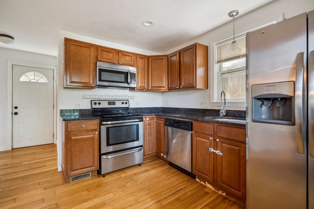 Photo of 312 Beacon Court, Nashua, NH 03064 (MLS # 5063005)