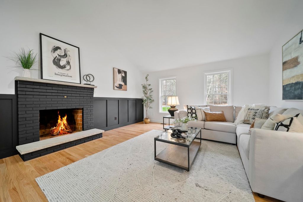 Photo of 27 Buckingham Drive, Londonderry, NH 03053 (MLS # 5071204)